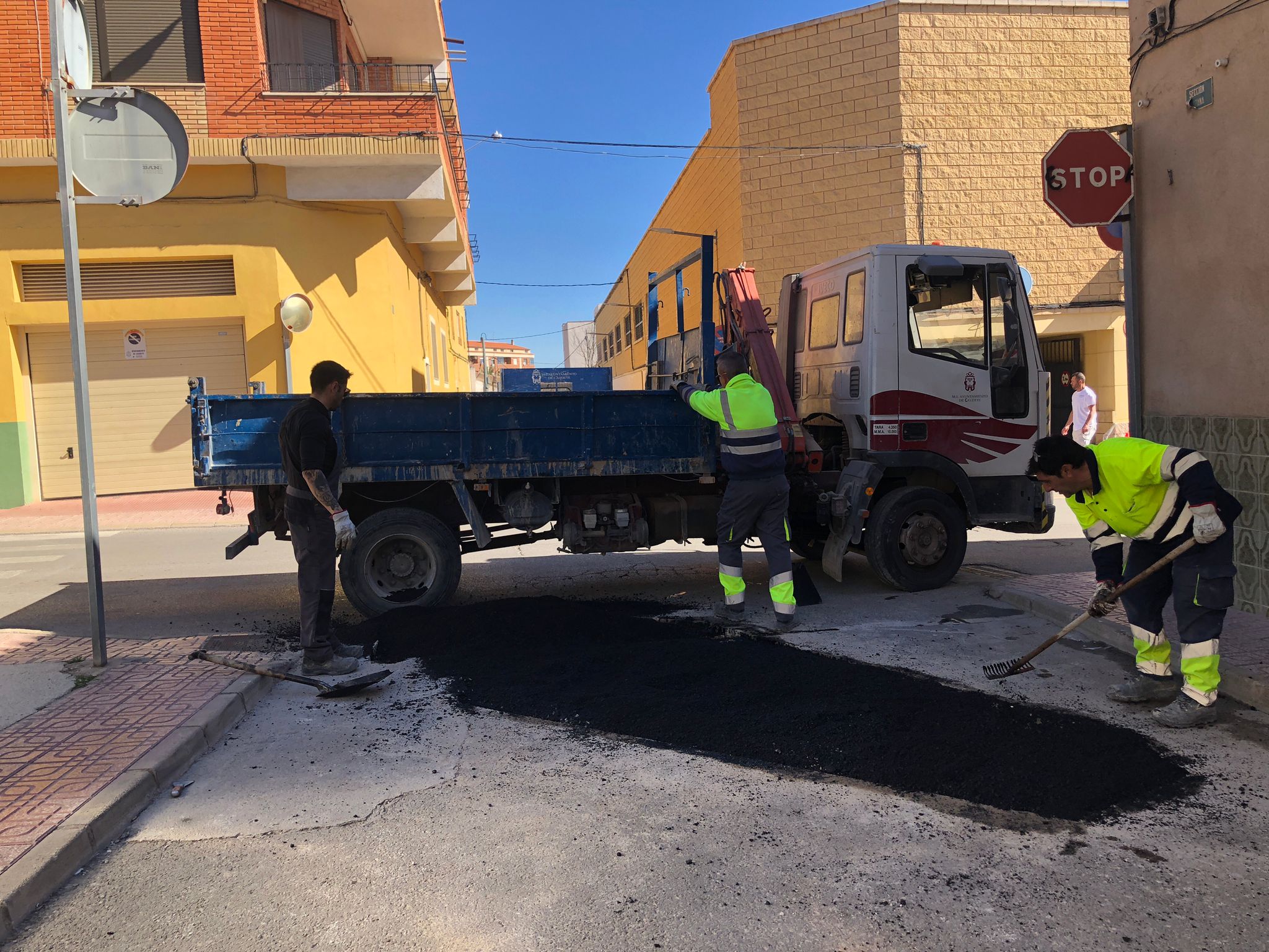 La Brigada De Obras Realiza Peque As Mejoras De Asfalto En M S De